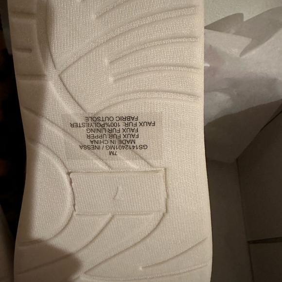 NWT: Happy Face slippers 7M - Picture 5 of 5